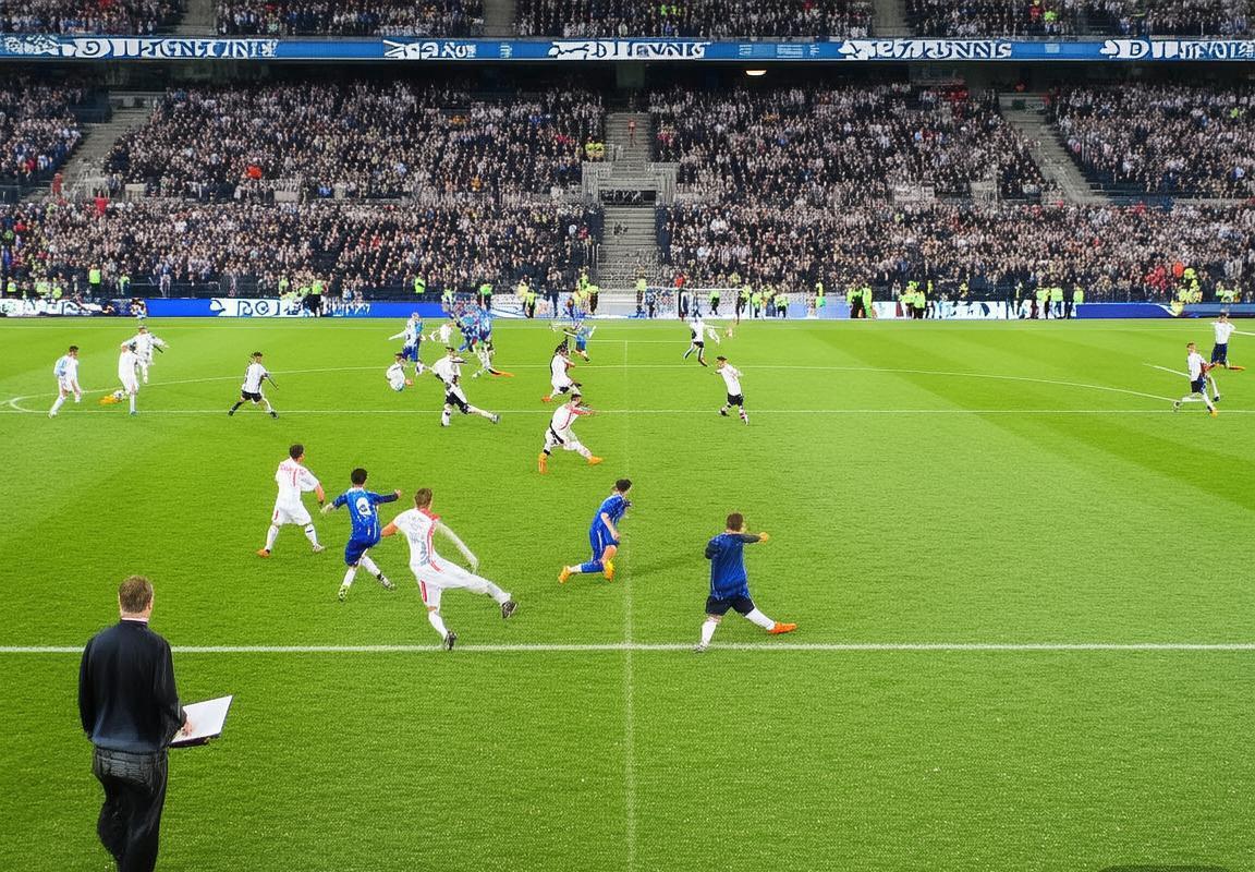 现代足球战术新趋势：菲斯顿与09对决解析(图2)